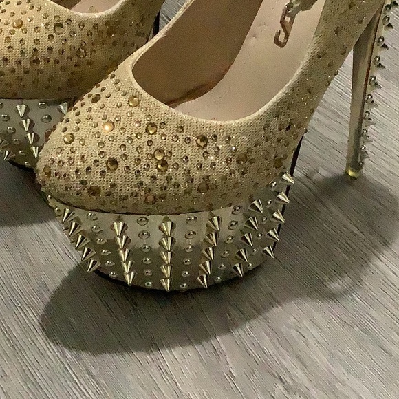 Yan Yi Shi Shang Champagne Stiletto Heels - Picture 5 of 9